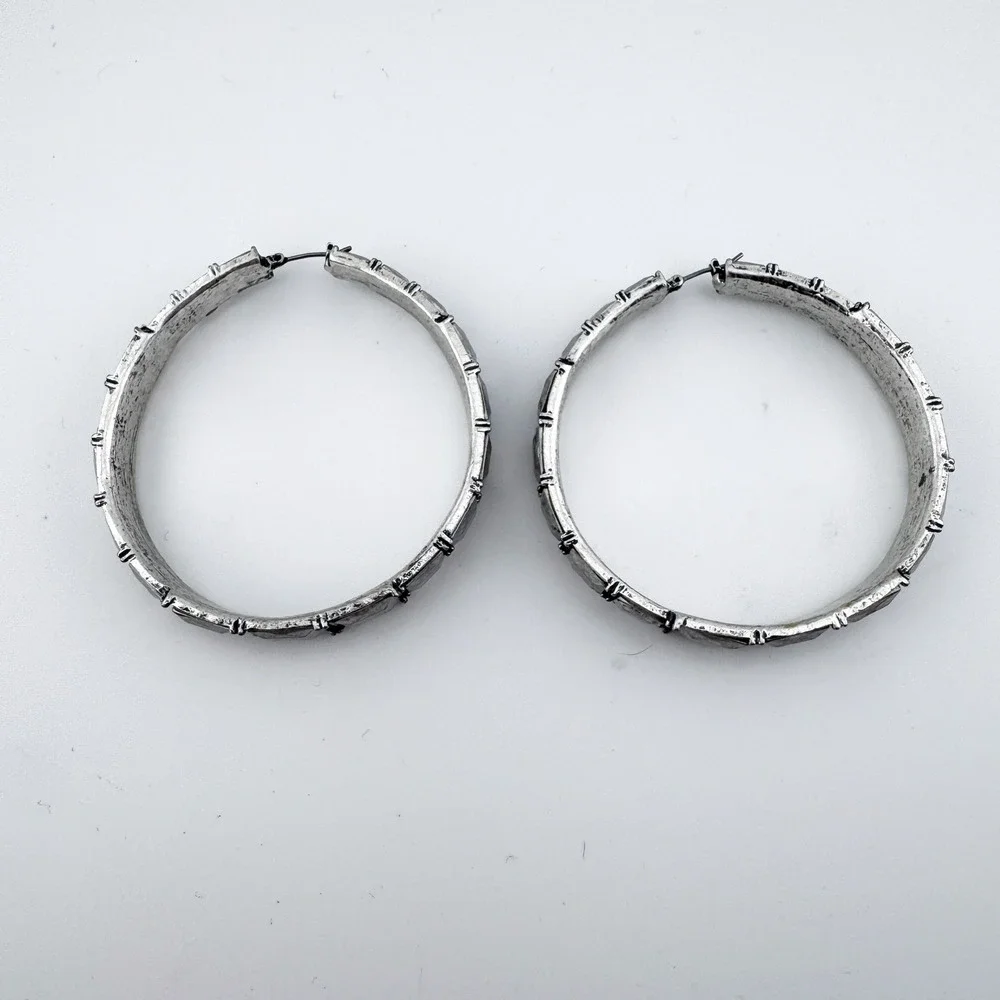 Vintage Heavy Silver Tone Hoop Earrings Textured Barbed Wire Design‎